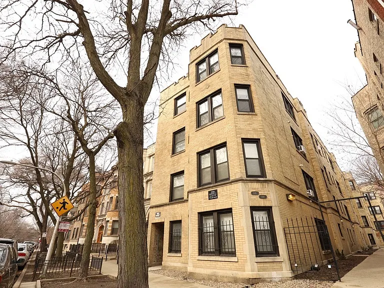 648.5 W Roscoe St #DG — Photo 1