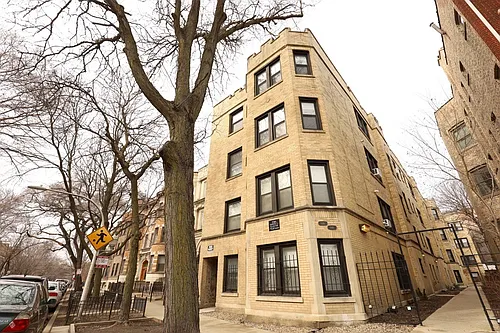 648.5 W Roscoe St Photo 1