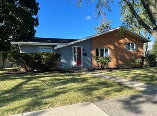 350 Berkshire Ter, Roselle, IL 60172