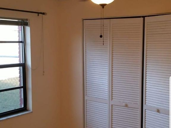 5th image of 175 E Cedarwood Cir