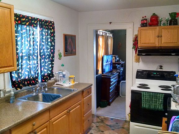 3rd image of 612 E 15th St