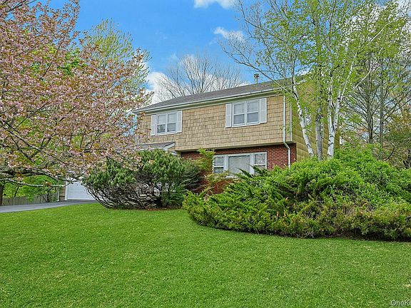 3rd image of 110 Eastview Drive