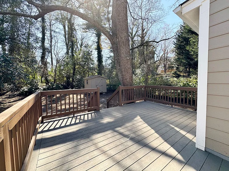 2001 Colonial Ave — Photo 12