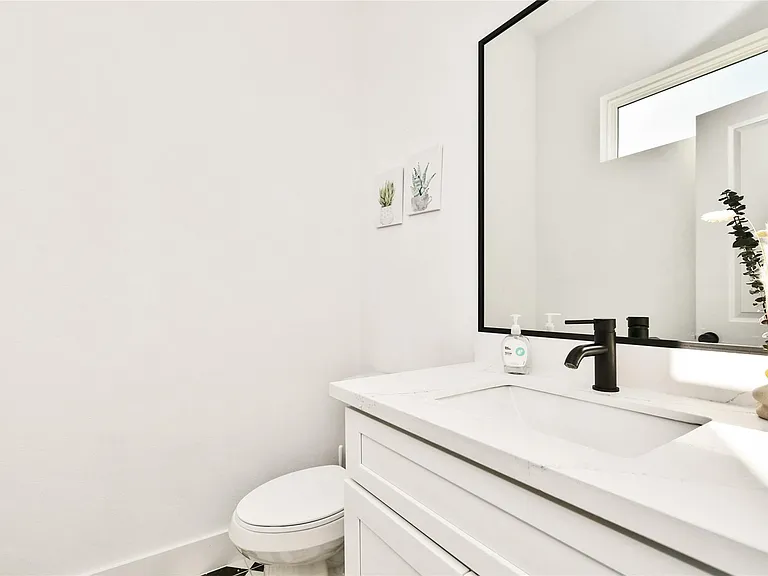 208 N York St #B — Photo 15