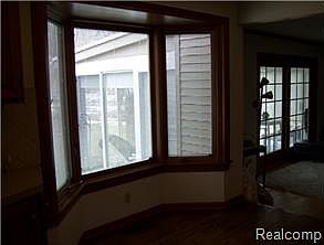 5th image of 6390 Meadowwood Ln