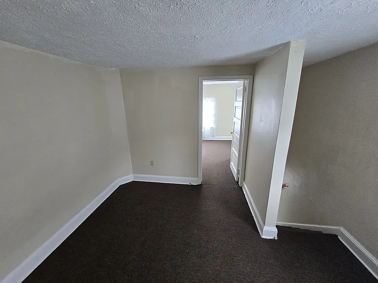 324 Woodstock Ln — Photo 9
