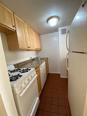 Rented by City Connections Realty | media 9