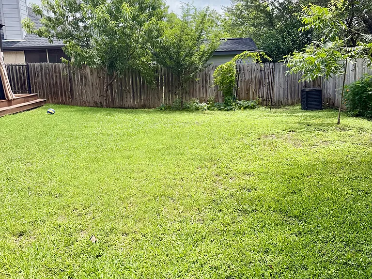 706 Hilltop Dr — Photo 7