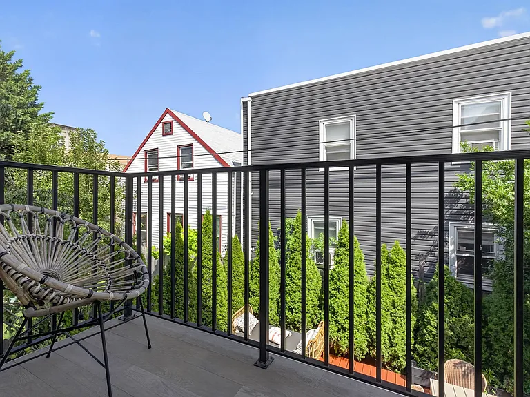 112 Webster Ave #1 — Photo 35