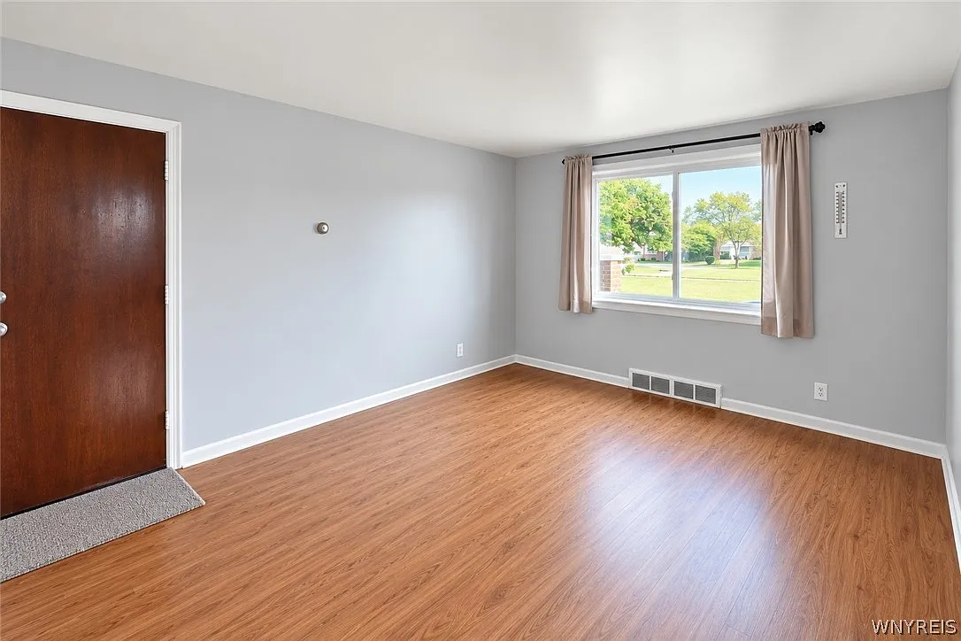 2 bed, 1.0 bath, 625 sqft, $1,200 — Photo 2