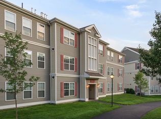 6 Gatehouse Ln APT 622, Franklin, MA 02038