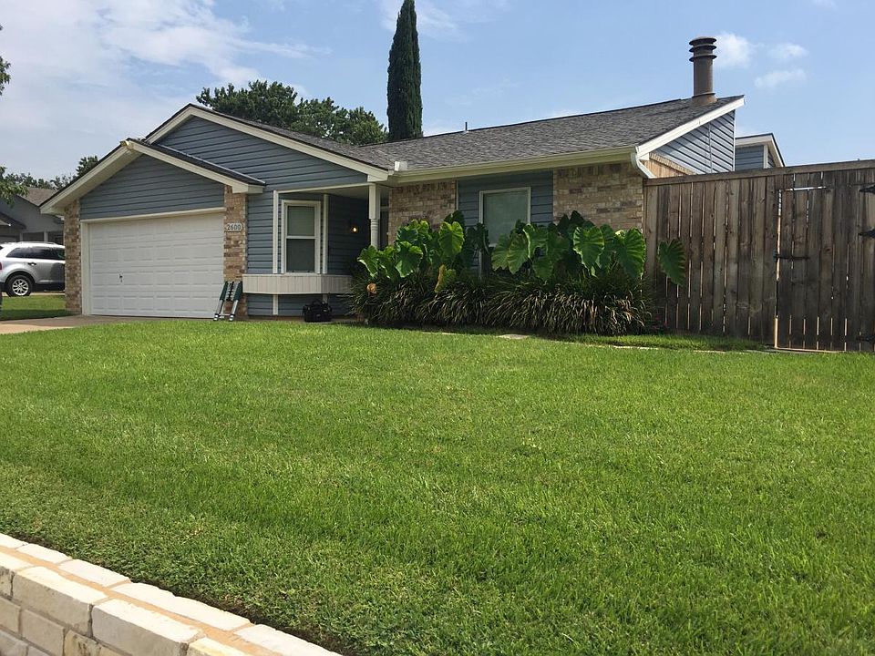 Great landscaped corner lot