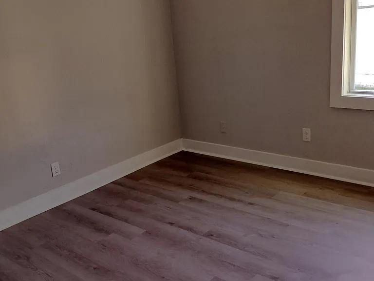 2121 Cosgrove Ave — Photo 9