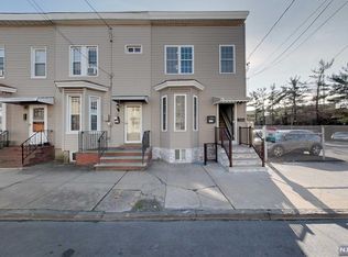 325 Sussex St, Harrison, NJ 07029