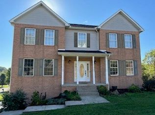 111 Edgewood Dr, New Stanton, PA