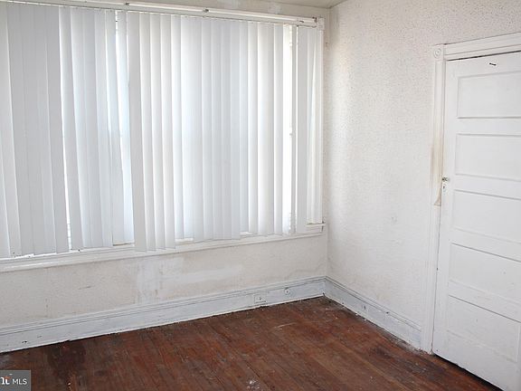 5th image of 1948 N Myrtlewood St