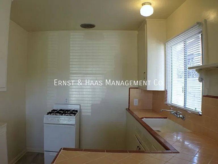 3223 Lemon Ave — Photo 9