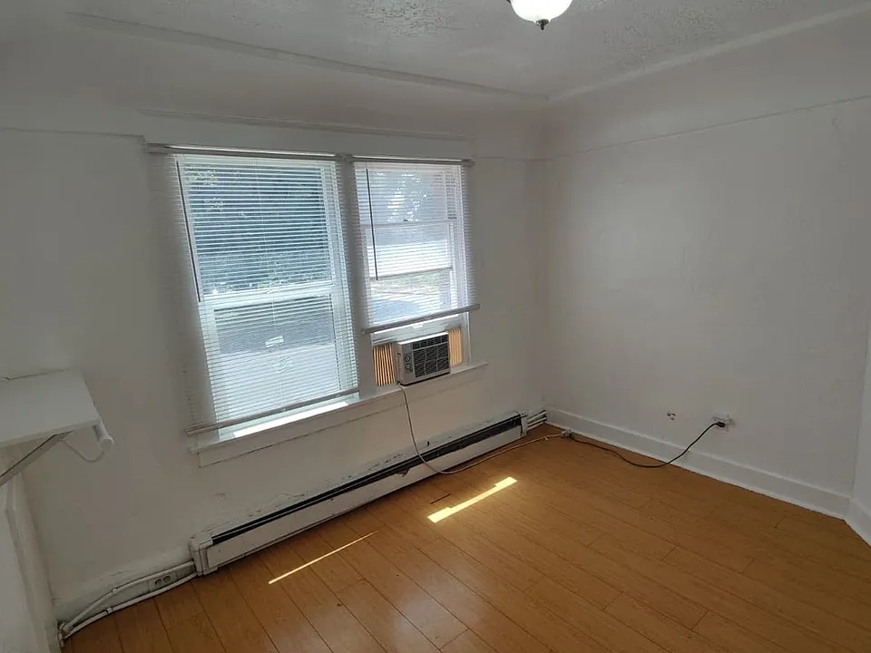 156-162 168 I St