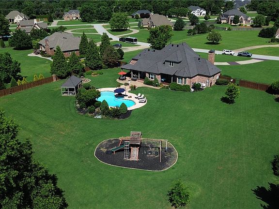 3rd image of 10924 Hearthstone Ln