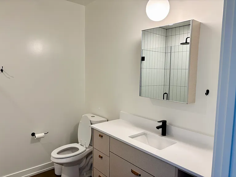 1145 W Winona St #322 — Photo 8