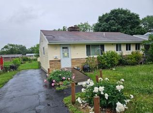 22 Mercury Dr, Florissant, MO 63031