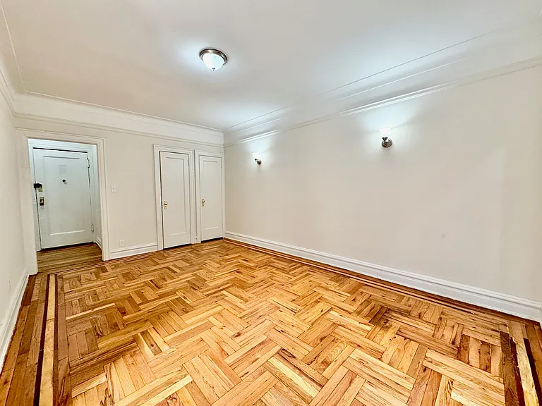 26-80 30th St #2A — Photo 2