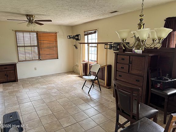 3rd image of 122 Hampton Drive