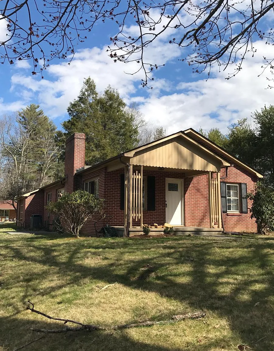 2 bed, 1.5 bath, 1188 sqft, $1,900 — Photo 1