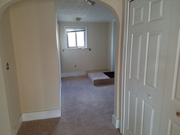 3rd image of 117 W Grand River Ave
