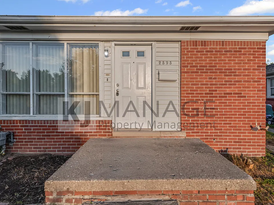 2595 Ackley Ave
