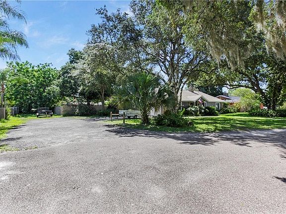 3rd image of 2337 Palm Way