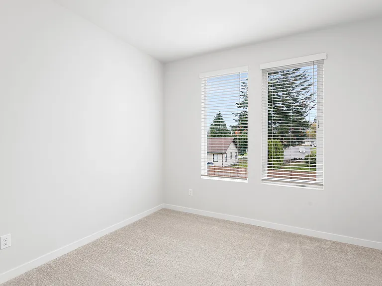 9916 18th Ave W #G — Photo 25