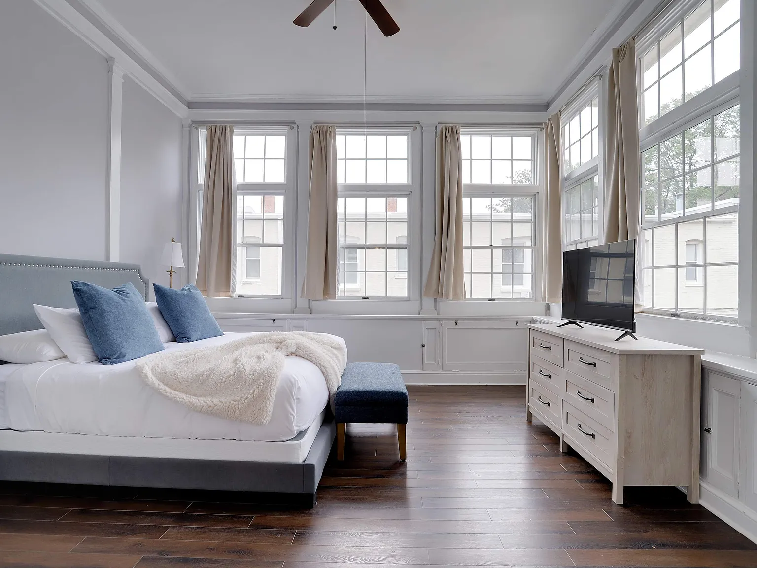 1 bed, 700 sqft, $3,750 — Photo 2