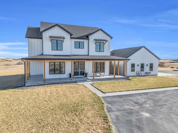 8206 Evergreen Rd, Kearney, NE 68845