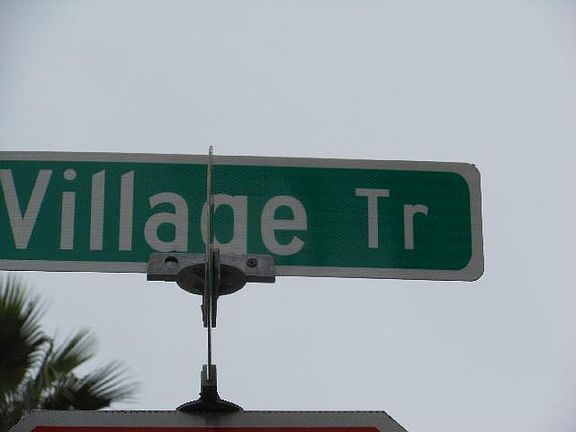 5th image of 940 Village Trl Unit 5-104
