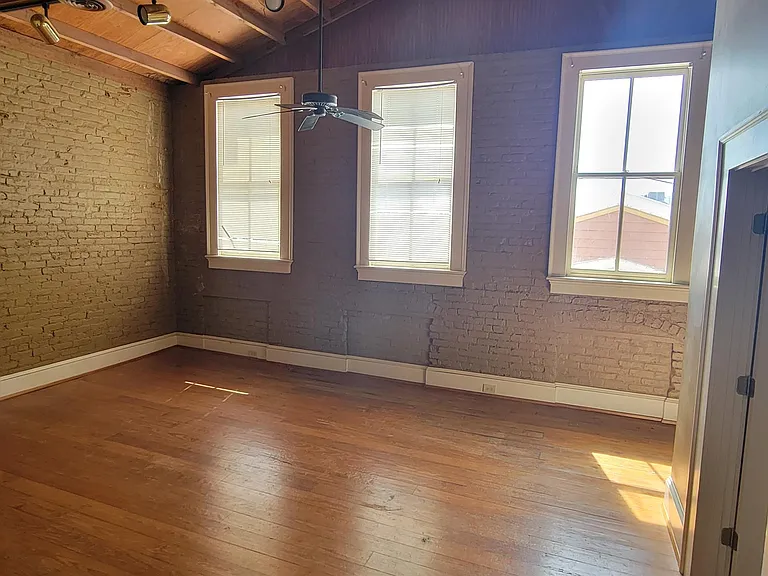 572 Mulberry St — Photo 5