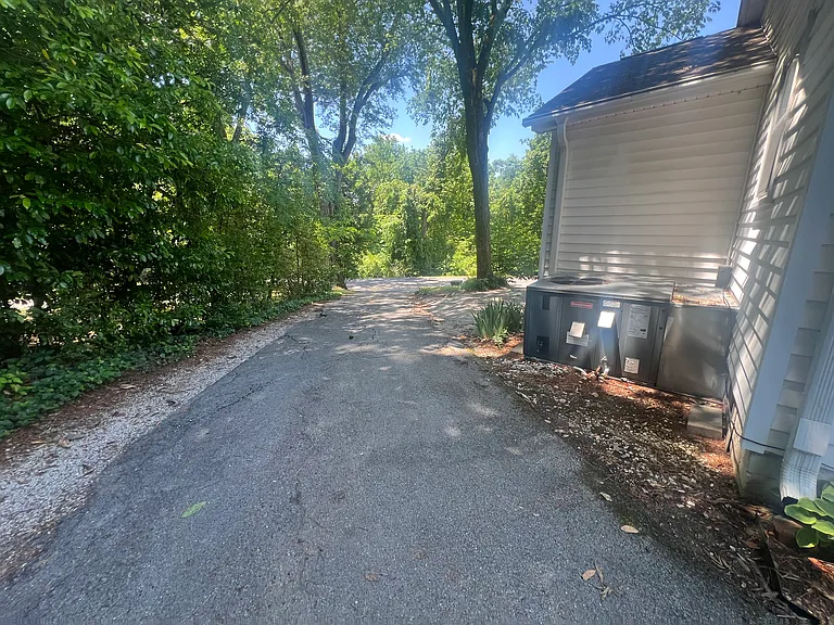 401 Crest St — Photo 12
