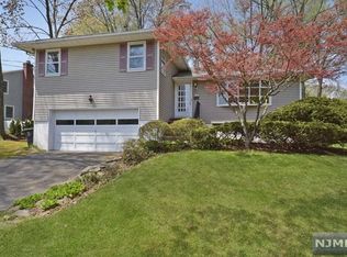 177 Fredrick St, Paramus, NJ 07652