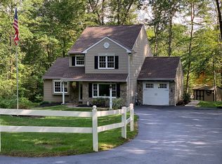 1818 Woodchuck Ln, Green Lane, PA 18054