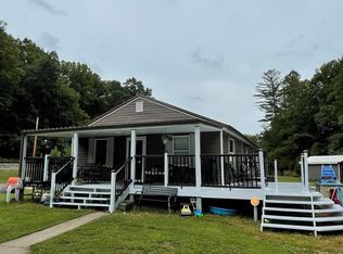 1532 Packs Branch Rd, Mount Hope, WV 25880