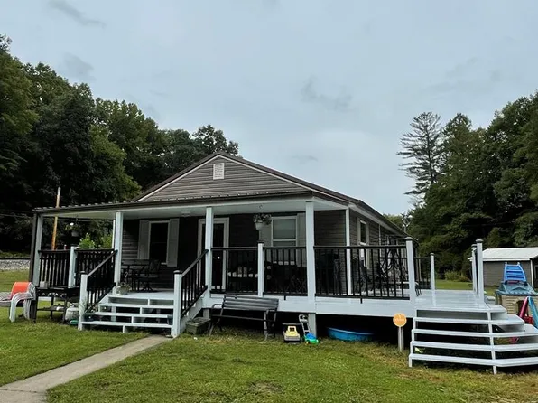 1532 Packs Branch Rd, Mount Hope, WV 25880