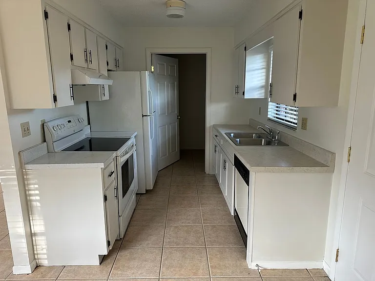 706 Lee St #B — Photo 6