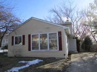 1303 Woodridge Dr, Round Lake Beach, IL 60073