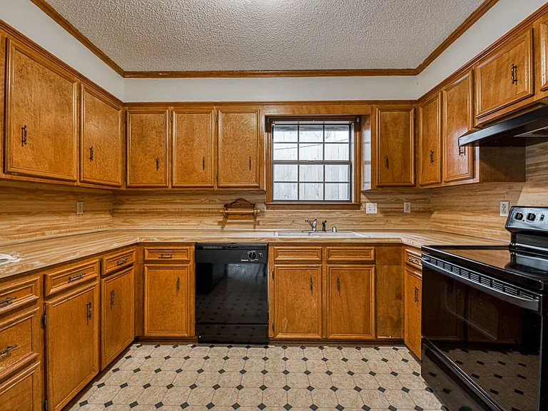 12119 Shawnee Forest Dr — Photo 11