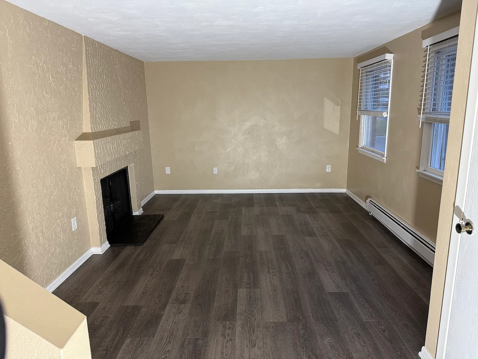 829-831 Oak Hill Ave — Photo 3