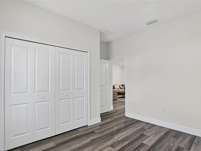 1933 W Oliver Dr — Photo 12