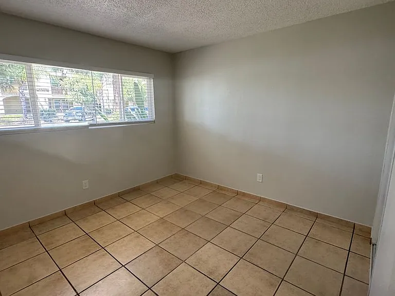1622-1658 W Walnut St — Photo 16