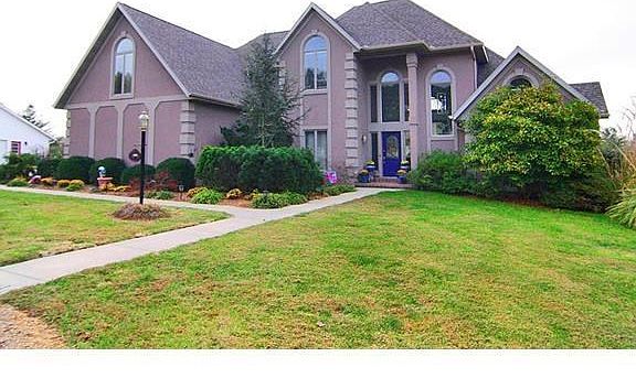 4th image of 1601 Greenbrier Dr
