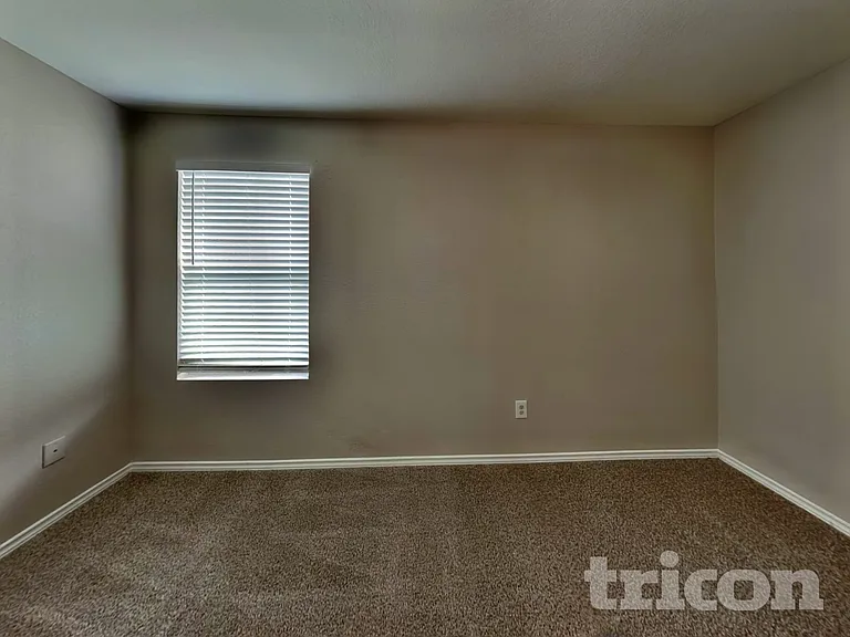 5118 Everett Loop — Photo 6