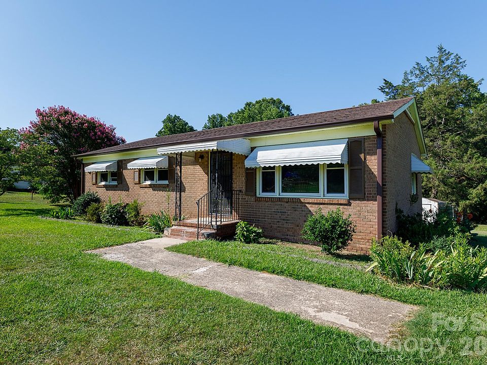 1st image of 3270 Bridges Dr
